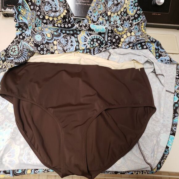 It Figures! Women's Floral Padded One Piece Bathing Suit Sz 26 W PO Excellent - Picture 5 of 14